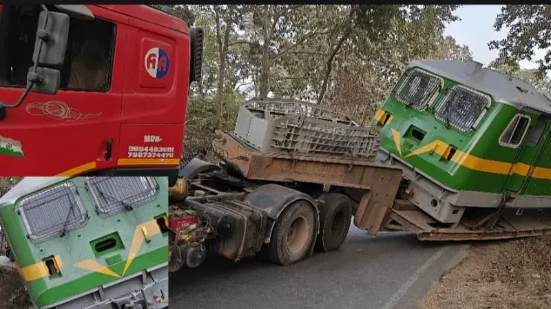 Sonbhadra News: बड़ा हादसा टला, ट्रेन इंजन लदा ट्रेलर खाई में गिरने से बचा.