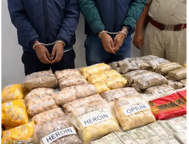 Chandauli News: दो करोड़ के नशीले पदार्थ बरामद, 28 तस्कर गिरफ्तार.
