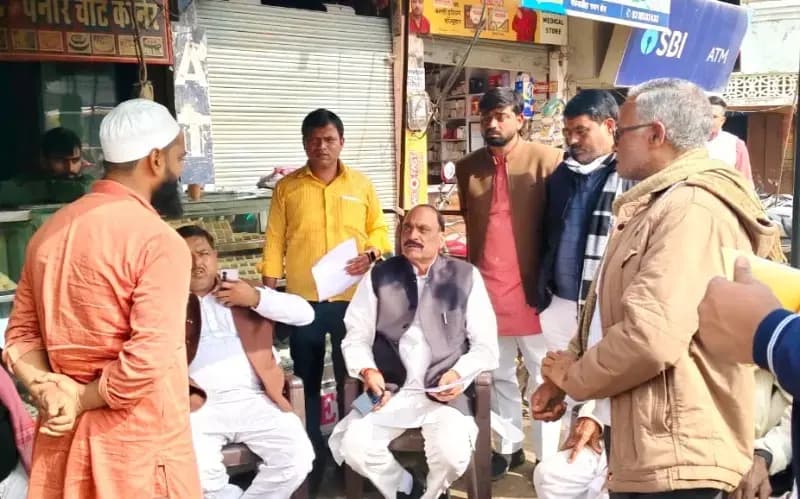 Chandauli News: वोटर लिस्ट से नाम कटने पर ग्रामीणों का हंगामा, सपा विधायक से की शिकायत.