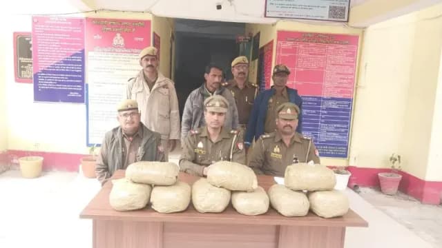 Chandauli News: पुलिस के हत्थे चढ़ा गांजा तस्कर, 17.8 किलो गांजा बरामद.
