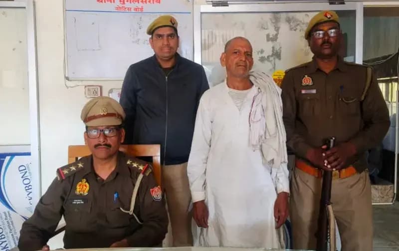 Chandauli News:धोखाधड़ी मामले में मुगलसराय पुलिस ने 25 हजार के इनामी को किया गिरफ्तार.

