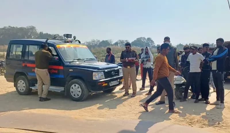 Chandauli News: गंगा में उतराता मिला अज्ञात महिला का शव, पहचान में जुटी पुलिस.
