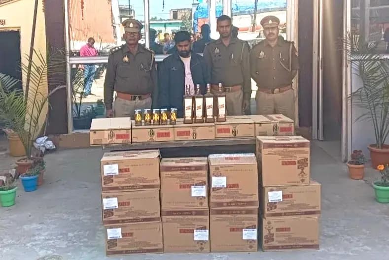 Chandauli News: ट्रक बिहार ले जाई जा रही 448 लीटर अवैध अंग्रेजी शराब बरामद, एक तस्कर गिरफ्तार.
