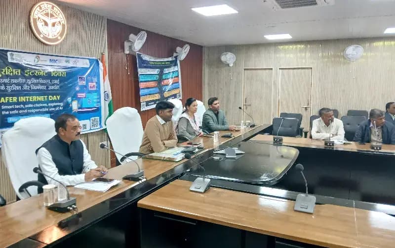 Chandauli News: ऑनलाइन फ्रॉड से बचना है तो जान लीजिए ये जरूरी बातें, NIC का जागरूकता अभियान.
