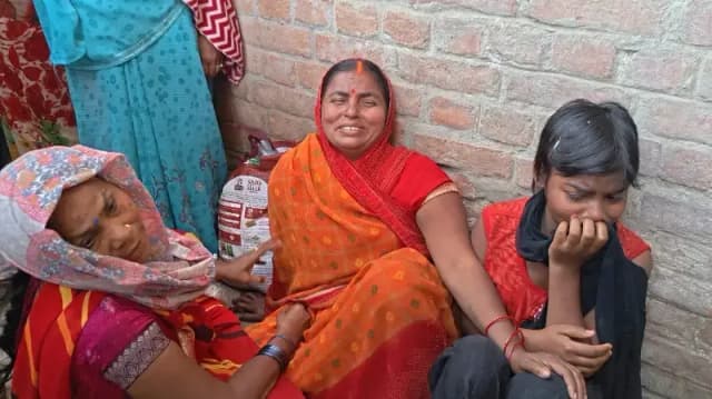 Chandauli News: संदिग्ध हाल में 12 वर्षीय किशोर ने फांसी लगाई, परिवार में मचा कोहराम.
