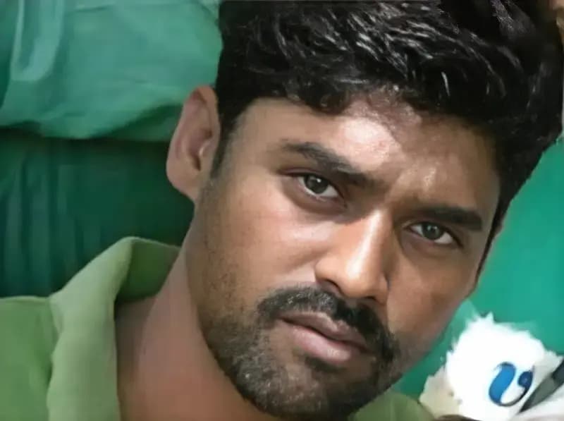 Chandauli News: तेज रफ्तार बुलेट की टक्कर से एक की मौत, दूसरा घायल.
