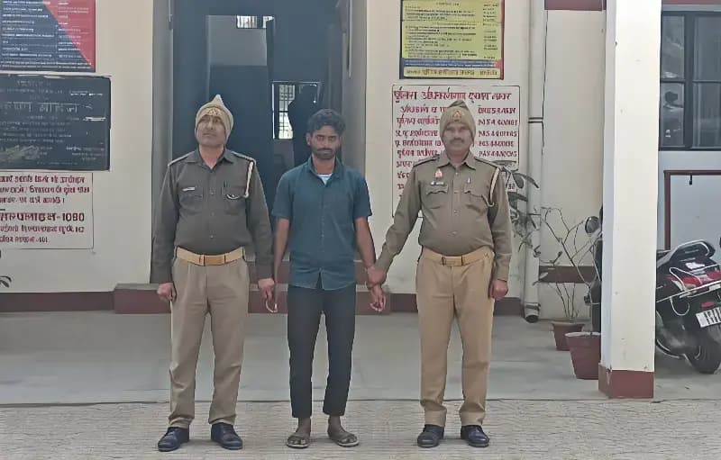 Chandauli News: हत्या के मामले में वांछित अभियुक्त गिरफ्तार.
