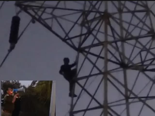 Sonbhadra News: पत्नी की विदाई ना होने से नाराज युवक का हाई वोल्टेज ड्रामा, पुलिस के छूटे पसीने.