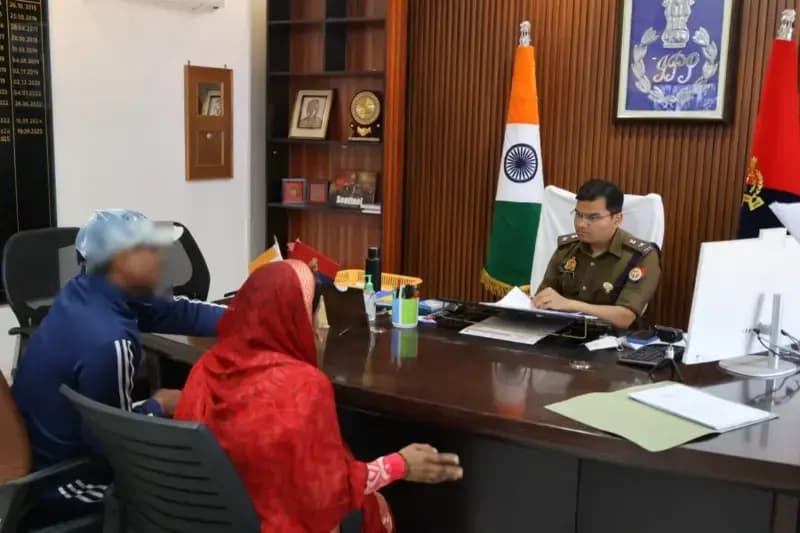 Sonbhadra News: एसपी अभिषेक वर्मा ने जनता दर्शन में सुनीं शिकायतें, त्वरित और निष्पक्ष निस्तारण के दिए निर्देश.
