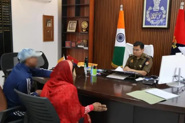 Sonbhadra News: एसपी अभिषेक वर्मा ने जनता दर्शन में सुनीं शिकायतें, त्वरित और निष्पक्ष निस्तारण के दिए निर्देश.

