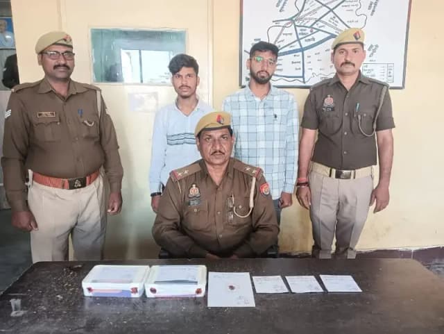 Chandauli News: चोरी के आभूषण पुलिस ने किया बरामद, नाबालिग सहित तीन गिरफ्तार, सरगना फरार. 
