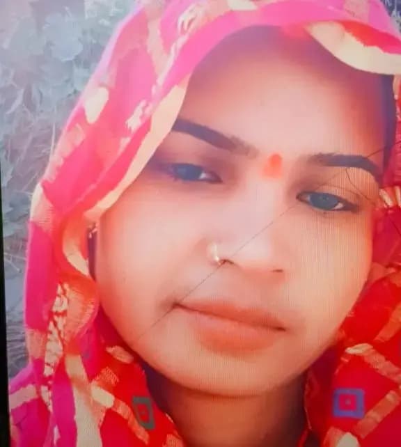 Chandauli News: डिलीवरी के बाद महिला की मौत, निजी अस्पताल पर लापरवाही का आरोप, परिजनों का हंगामा. 
