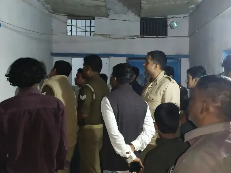 Sonbhadra News: किशोर ने अपने ही घर में तार का फंदा बनाकर की आत्महत्या, मचा कोहराम.