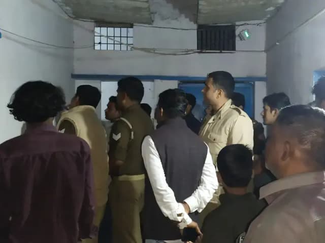 Sonbhadra News: किशोर ने अपने ही घर में तार का फंदा बनाकर की आत्महत्या, मचा कोहराम.