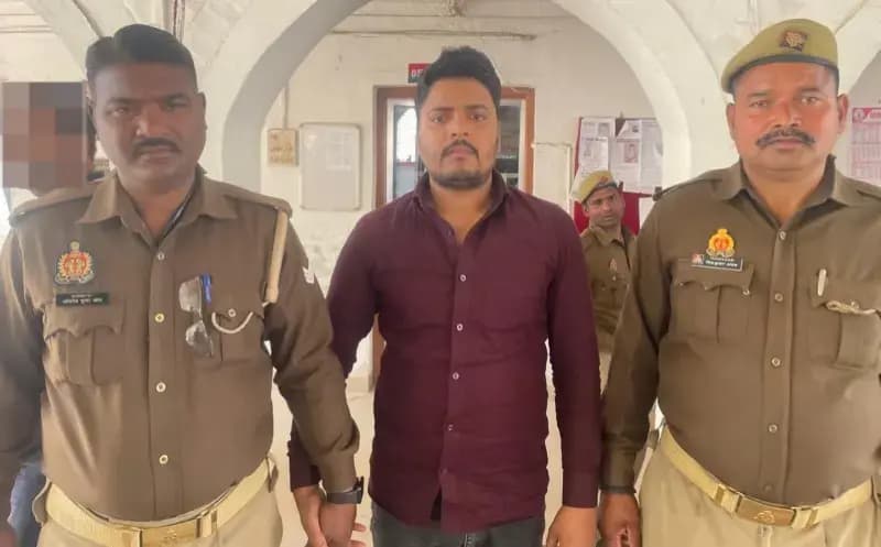 Chandauli News: 50 हजार का इनामिया गिरफ्तार, गोवंश तस्करी के मामले में चल रहा था वांछित
