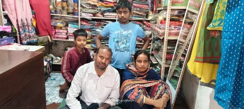 Chandauli News: कर्ज वसूली के नाम पर घर में घुसकर मारपीट, महिला समेत तीन को बनाया बंधक.
