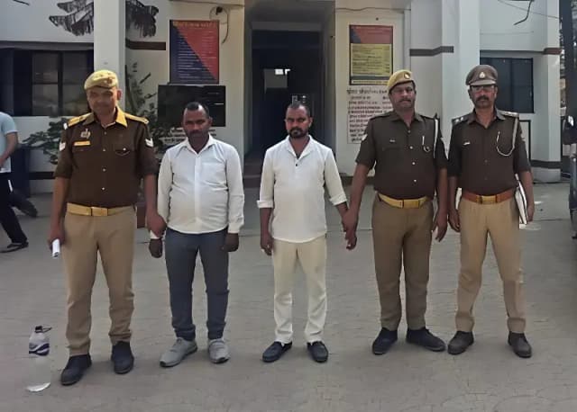 Chandauli News: पुलिस ने दो गोवंश तस्करो को दबोचा, गोवंश तस्करी के मामले में चल रहे थे फरार.
