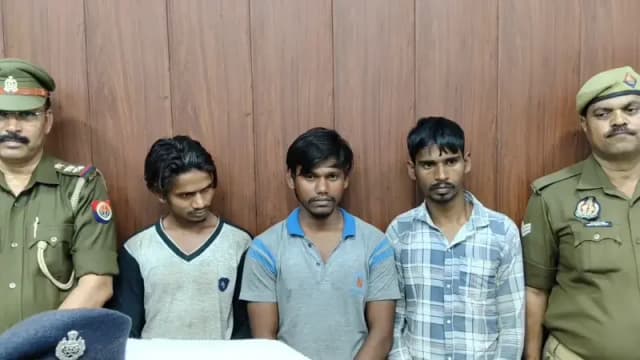 Chandauli News: मोबाइल झपटमारी व चोरी की घटनाओं का किया खुलासा, दो नाबालिकों सहित पांच गिरफ्तार. 
