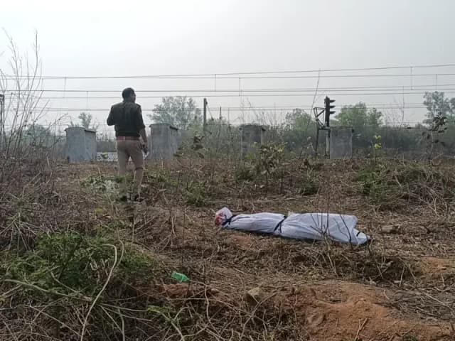 Sonbhadra News: रेल इंजन की चपेट में आने से अज्ञात व्यक्ति की मौत, जांच में जुटी पुलिस.
