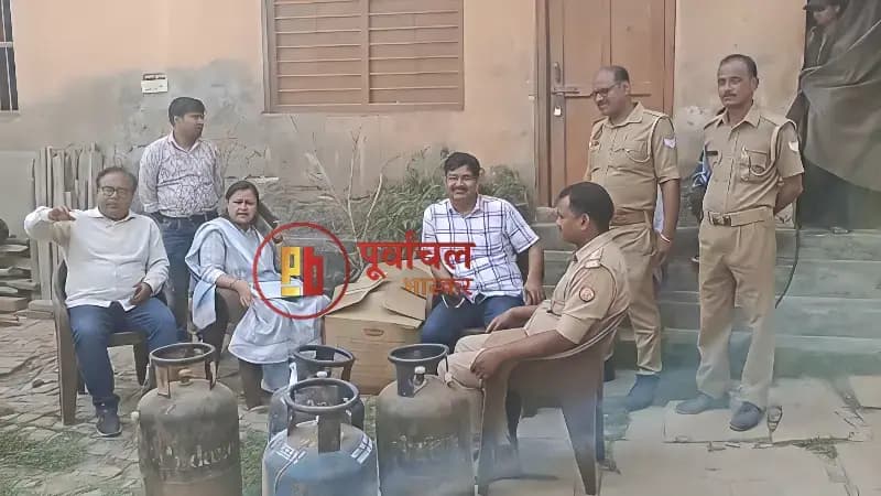 Chandauli News: अवैध गैस रिफिलिंग का भंडाफोड़, 11 सिलेंडर और उपकरण जब्त.
