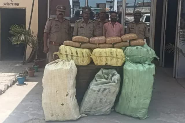 Chandauli News: पुलिस टीम ने हाइवे पर ट्रक से बरामद किया 183.5 किलो गांजा, एक तस्कर गिरफ्तार.
