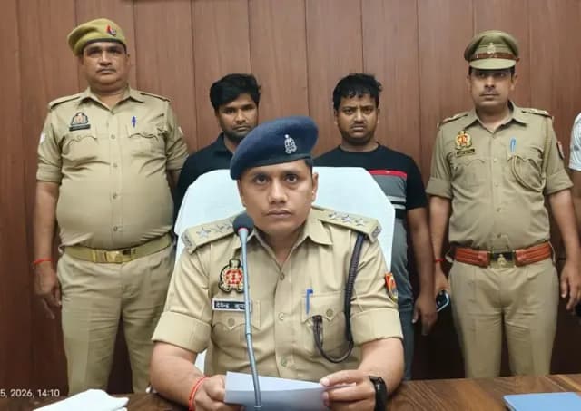 Chandauli News: ट्रक में वॉल पुट्टी के बोरी के नीचे छुपा कर बिहार के लिए हो रही शराब तस्करी का खुलासा.
