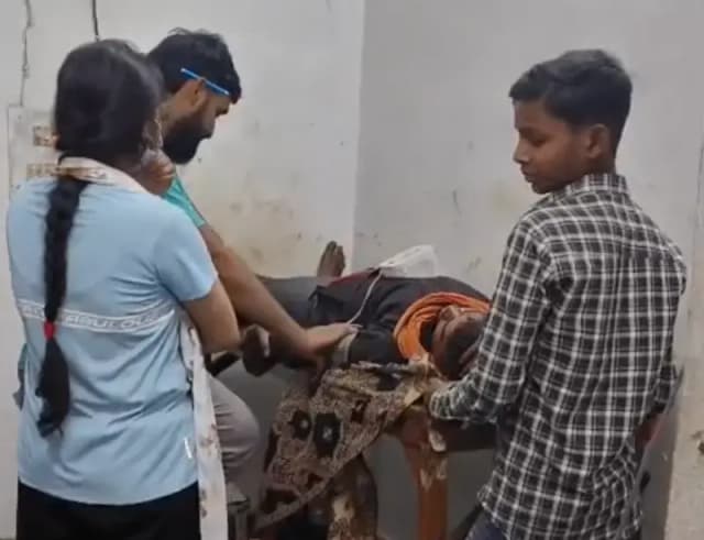 Sonbhadra News: डीजे बंद होने पर बारात में बवाल, मारपीट में युवक घायल, भागते समय किशोर कुएं में गिरा.