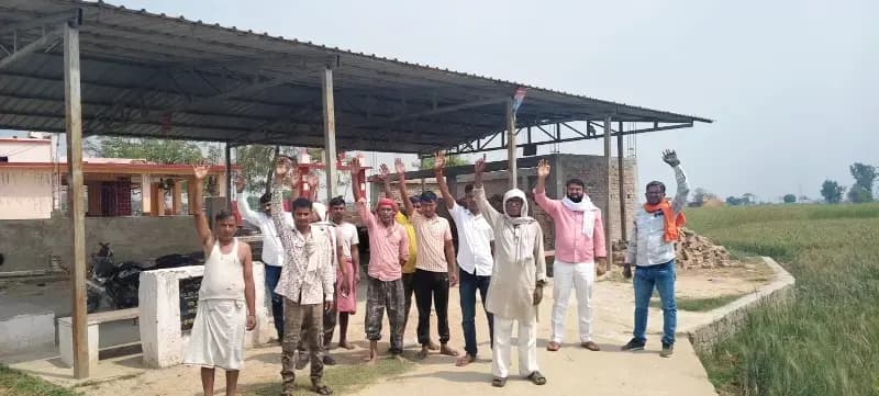 Chandauli News: नवरात्र से पहले मंदिरों की सफाई न होने पर भड़के ग्रामीण, जताया विरोध.
