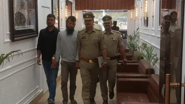 Sonbhadra News: अंतरराष्ट्रीय कफ सिरप तस्करी गिरोह का भंडाफोड़, हैंडलर हावड़ा से गिरफ्तार.