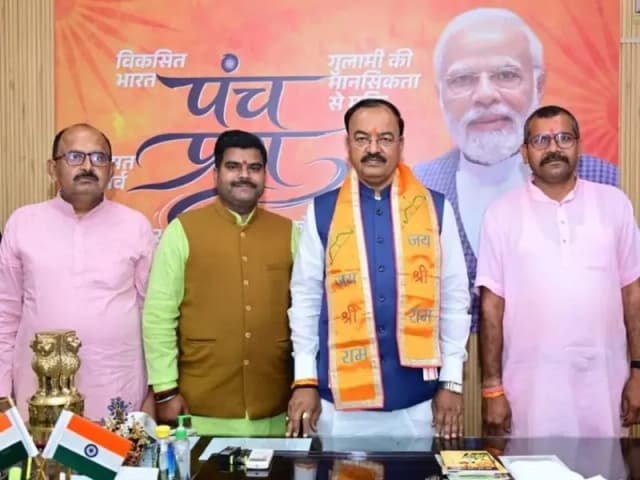 Sonbhadra News: बीजपुर-बकरीहवा मार्ग की जर्जर स्थिति को लेकर उप मुख्यमंत्री से मिला प्रतिनिधिमंडल, जल्द निर्माण का आश्वासन.