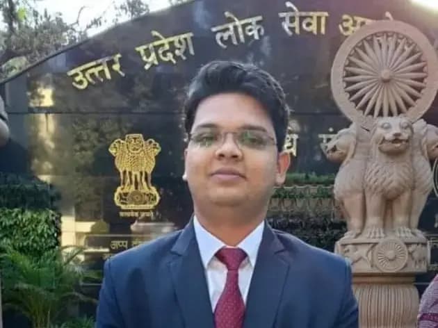 Sonbhadra News: जिले के लाल का कमाल, 22वीं रैंक लाकर बने नायब तहसीलदार.