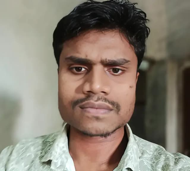 Chandauli News: दर्दनाक सड़क हादसा, बाइक सवार युवक की मौके पर मौत.
