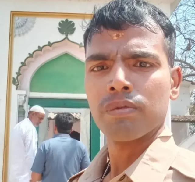 Chandauli News: शहाबगंज थाने के आरक्षी आलोक कुमार का निधन, पुलिस महकमे में शोक की लहर.
