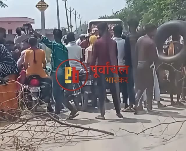 Chandauli News: शराब की दुकान के विरोध में ग्रामीणों का उग्र प्रदर्शन, 
