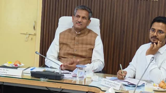 Chandauli News: डीडीयू मंडल की बड़ी उपलब्धि, शून्य दुर्घटना, 180 Km/h ट्रायल, रुद्रास्त्र मालगाड़ी का संचालन.