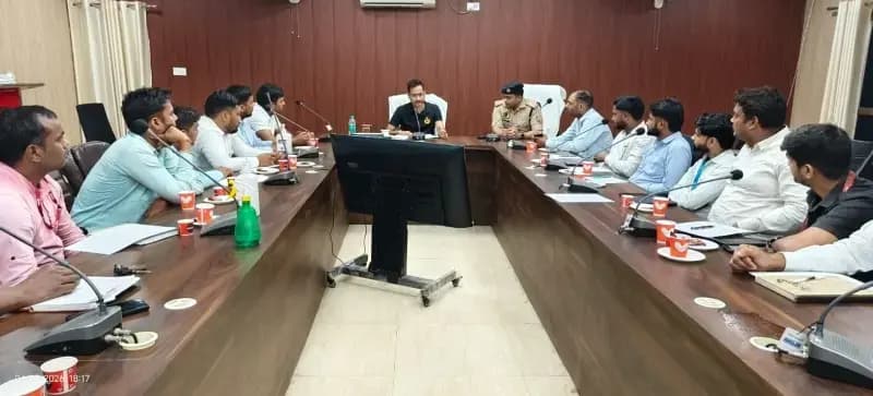 Chandauli News: एसपी आकाश पटेल की चेतावनी, गुंडई कर वाहन छीना तो दर्ज होगा लूट का मुकदमा.