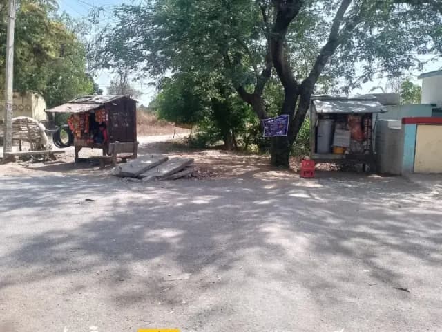 Sonbhadra News: विद्यालय की जमीन पर अवैध गुमटी से बढ़ा विवाद, कार्रवाई की मांग.
