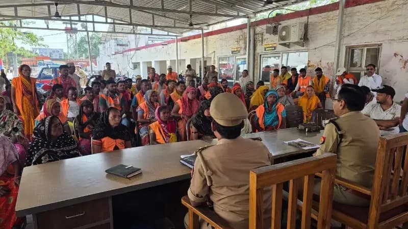 Chandauli News: ब्याज माफियाओं पर सख्ती, मुगलसराय कोतवाली में मुकदमा दर्ज.
