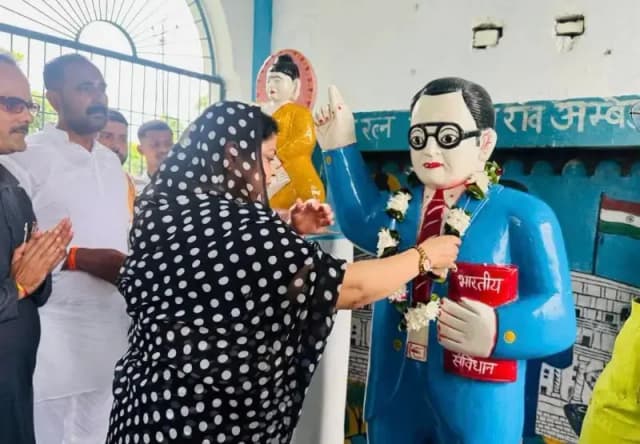 Chandauli News: बाबा साहब की जयंती पर सांसद ने बाबा साहेब के आदर्शों पर चलने का किया आह्वान.

