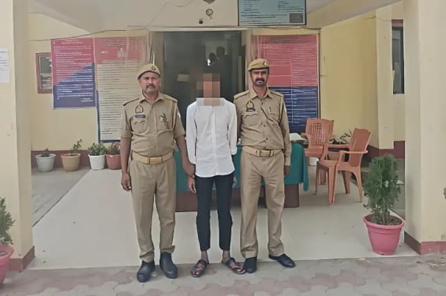 Chandauli News: पॉक्सो में वांछित आरोपी गिरफ्तार, अपहृत नाबालिग सकुशल बरामद.
