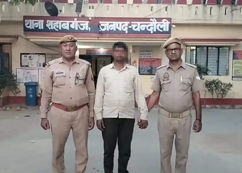 Chandauli News: महिलाओं पर फब्तियां कसने वाला शोहदा गिरफ्तार, मिशन शक्ति के तहत हुई कार्रवाई.
