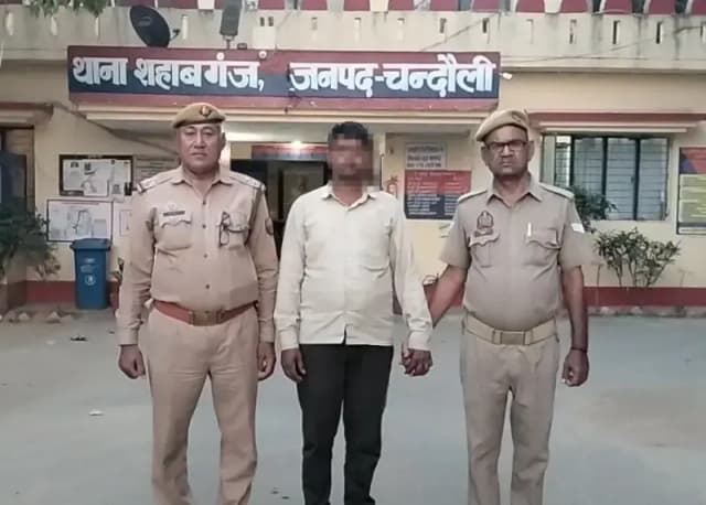 Chandauli News: महिलाओं पर फब्तियां कसने वाला शोहदा गिरफ्तार, मिशन शक्ति के तहत हुई कार्रवाई.
