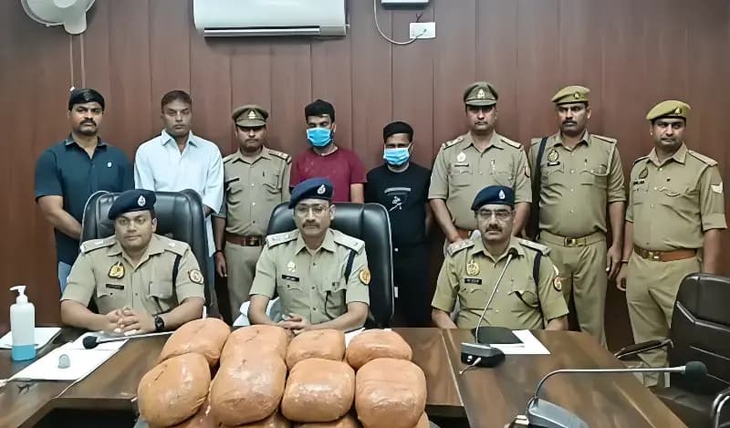 Chandauli News: 103 किलो गांजा बरामद, दो अंतर्राज्यीय गांजा तस्करो सहित पांच तस्कर गिरफ्तार.
