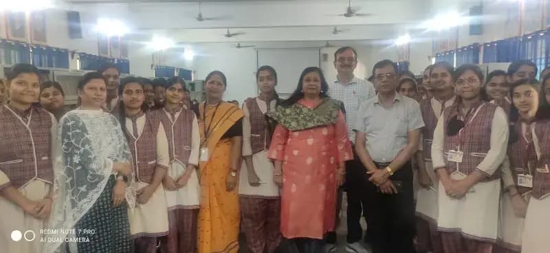 Sonbhadra News: "स्वस्थ बेटी ही सशक्त भारत की नींव", मोनीषा कुलश्रेष्ठ ने डीएवी स्कूल में जीवन शैली पर दिया जोर.