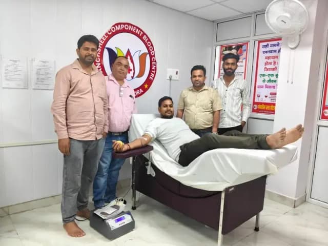 Sonbhadra News: गौरव गुप्ता ने गरीब महिला को दिया जीवनदान, गंभीर हालत में रक्त देकर बचाई जान, बने प्रेरणा.