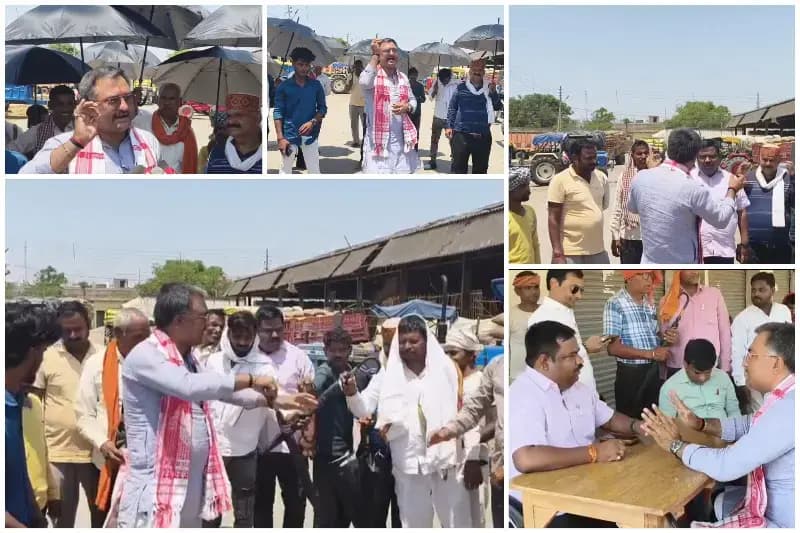 Sonbhadra News: किसान नौजवान संघर्ष मोर्चा का अनोखा प्रदर्शन, किसानों को बांटे छाते.