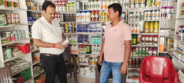 Chandauli News: कीटनाशक विक्रेताओं पर कार्रवाई, तीन को नोटिस. 
