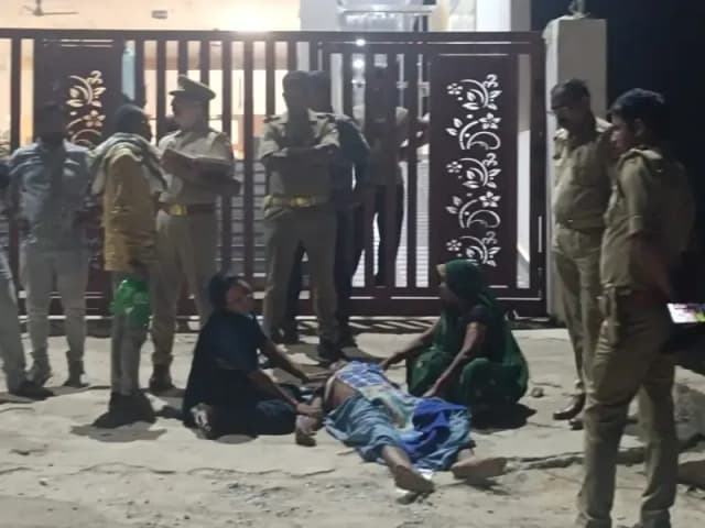 Sonbhadra News: निजी अस्पताल पर लापरवाही का आरोप, बुजुर्ग की मौत के बाद हंगामा.