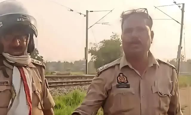 Chandauli News: रेलवे ट्रैक पर युवक का शव मिलने से सनसनी.