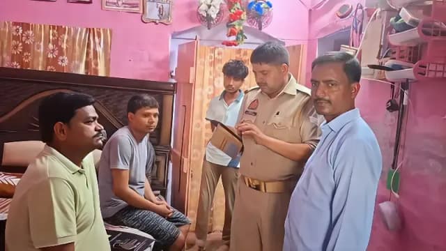 Chandauli News: लोको पायलट के घर में लाखों की चोरी.
